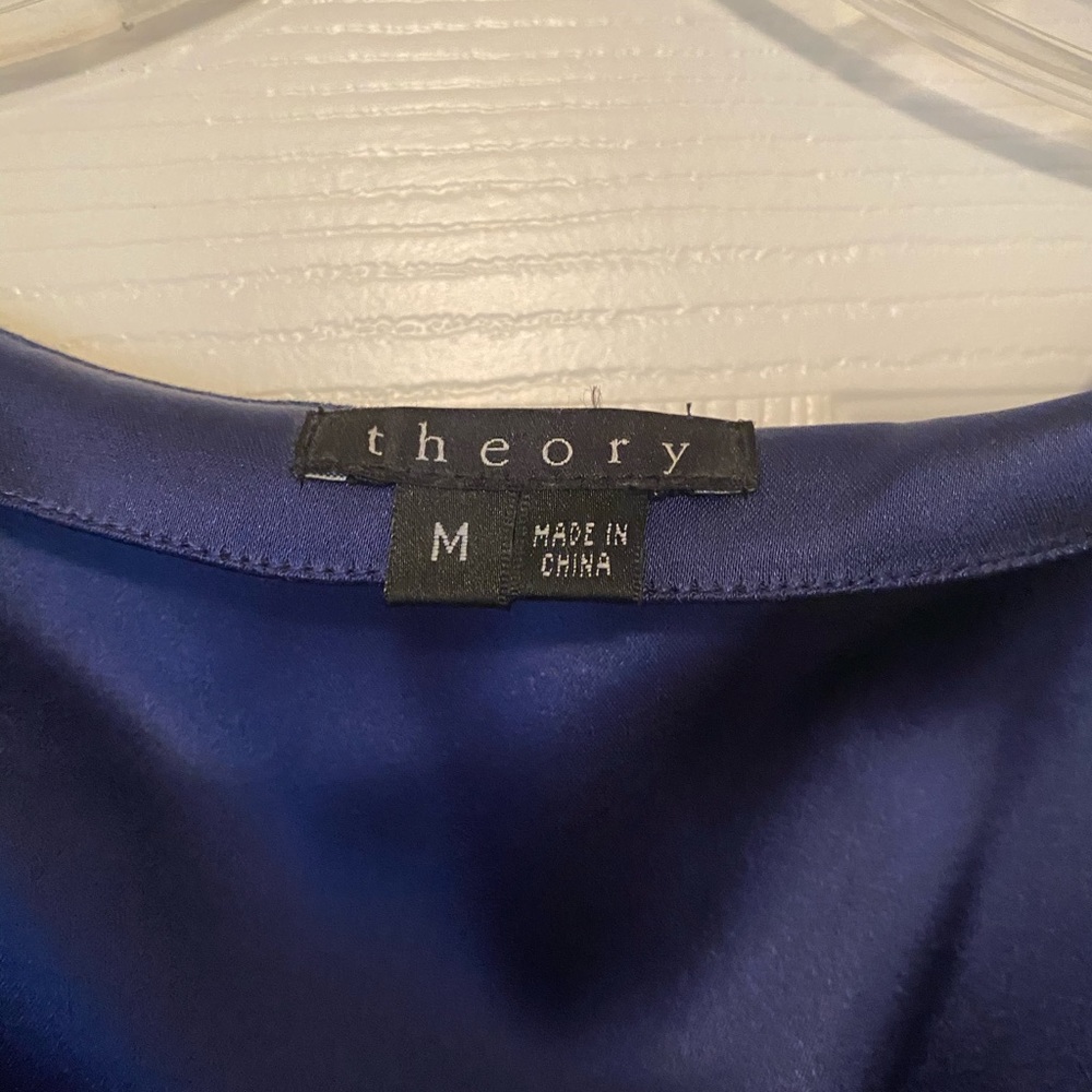 Theory Front Pleat Blouse - Picture 2 of 5